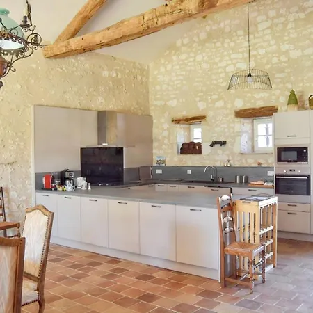 Casa vacanze Maison Charmante à Avec Piscine Et Jacuzzi